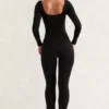 Salopeta Jett cu mâneci lungi și guler pătrat, în culoarea negru Salopeta Jett cu mâneci lungi și guler pătrat, în culoarea negru