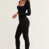 Salopeta Jett cu mâneci lungi și guler pătrat, în culoarea negru Salopeta Jett cu mâneci lungi și guler pătrat, în culoarea negru
