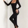 Salopeta Jett cu mâneci lungi și guler pătrat, în culoarea negru Salopeta Jett cu mâneci lungi și guler pătrat, în culoarea negru