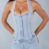 Salopeta scurta Lalita cu guler halter și nasturi, din denim deschis Salopeta scurta Lalita cu guler halter și nasturi, din denim deschis
