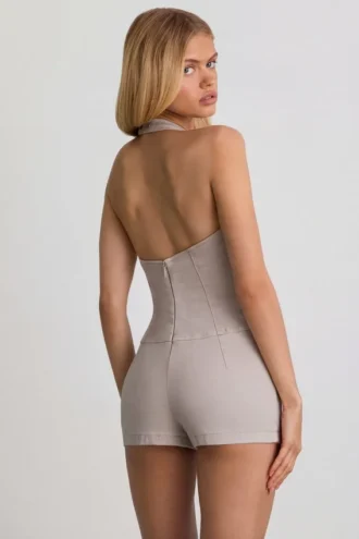 Salopeta scurta Lalita cu guler halter și nasturi, în culoarea ecru Salopeta scurta Lalita cu guler halter și nasturi, în culoarea ecru