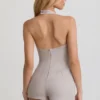 Salopeta scurta Lalita cu guler halter și nasturi, în culoarea ecru Salopeta scurta Lalita cu guler halter și nasturi, în culoarea ecru