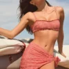 Sarong Molinas cu legături laterale în carouri roșii