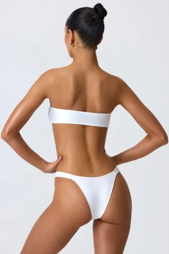 Slipuri de bikini cu bretele late și decorațiuni Sunray, în culoarea alb