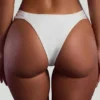 Slipuri de bikini cu bretele late și ornamente din mărgele Maui, culoare ivoriu Slipuri de bikini cu bretele late și ornamente din mărgele Maui, culoare ivoriu