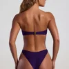 Slipuri de bikini cu talie înaltă și decupaj lateral, decorate cu mărgele, model Palau, în culoarea violet închis Slipuri de bikini cu talie înaltă și decupaj lateral, decorate cu mărgele, model Palau, în culoarea violet închis