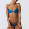 Top de bikini cu decolteu halter, cu volane și ornamente, model Clearwater, în albastru ocean Top de bikini cu decolteu halter, cu volane și ornamente, model Clearwater, în albastru ocean