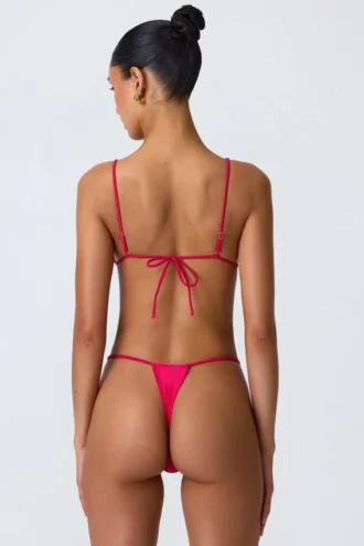 Top de bikini triunghiular South Beach cu lanțuri decorative, în roz zmeură Top de bikini triunghiular South Beach cu lanțuri decorative, în roz zmeură