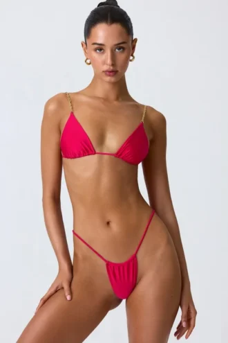 Top de bikini triunghiular South Beach cu lanțuri decorative, în roz zmeură Top de bikini triunghiular South Beach cu lanțuri decorative, în roz zmeură