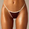 Slipuri de bikini triunghiulare Old Money în maro Slipuri de bikini triunghiulare Old Money în maro
