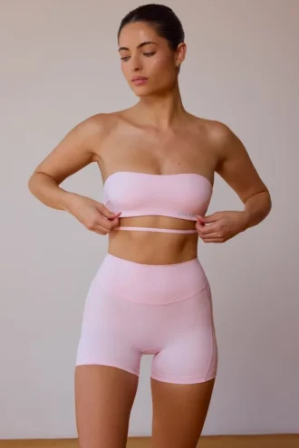 Sutien bandeau cu bretele încrucișate pe spate, în roz pal