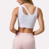Sutien sport asimetric fără cusături, cu nervuri moi, în culoarea alb Sutien sport asimetric fără cusături, cu nervuri moi, în culoarea alb