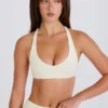 Sutien sport cu decolteu în V și bretele încrucișate la spate, culoare crem Sutien sport cu decolteu în V și bretele încrucișate la spate, culoare crem