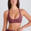 Sutien sport cu decolteu în V și bretele încrucișate la spate, în culoarea Acai Sutien sport cu decolteu în V și bretele încrucișate la spate, în culoarea Acai