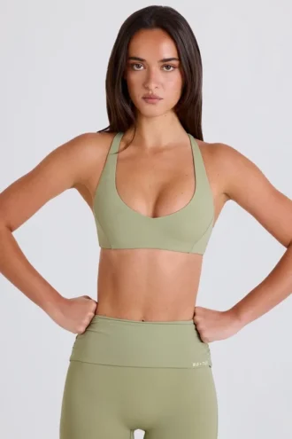 Sutien sport cu decolteu în V și spate încrucișat, culoare Matcha Sutien sport cu decolteu în V și spate încrucișat, culoare Matcha
