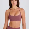 Sutien sport cu gât rotund și bretele încrucișate, elastic în patru direcții, în culoarea Acai Sutien sport cu gât rotund și bretele încrucișate, elastic în patru direcții, în culoarea Acai