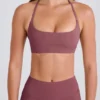 Sutien sport cu gât rotund și bretele încrucișate, elastic în patru direcții, în culoarea Acai Sutien sport cu gât rotund și bretele încrucișate, elastic în patru direcții, în culoarea Acai