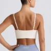 Sutien sport Define Luxe cu decolteu în V, alb Sutien sport Define Luxe cu decolteu în V, alb