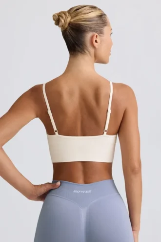 Sutien sport Define Luxe cu decolteu în V, alb