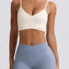 Sutien sport Define Luxe cu decolteu în V, alb Sutien sport Define Luxe cu decolteu în V, alb