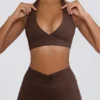 Sutien sport din jersey periat cu decolteu în V, în nuanța Pecan Marl Sutien sport din jersey periat cu decolteu în V, în nuanța Pecan Marl