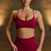 Sutien sport fără cusături, cu spate încrucișat, Super Sculpt, în culoarea burgund Sutien sport fără cusături, cu spate încrucișat, Super Sculpt, în culoarea burgund
