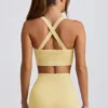 Sutien sport fără cusături Super Sculpt cu bretele încrucișate pe spate, în culoarea galben unt Sutien sport fără cusături Super Sculpt cu bretele încrucișate pe spate, în culoarea galben unt