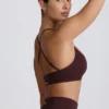 Sutien sport fără cusături Super Sculpt cu spate încrucișat, culoare ciocolată Sutien sport fără cusături Super Sculpt cu spate încrucișat, culoare ciocolată