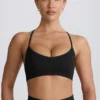 Sutien sport fără cusături Super Sculpt cu spate încrucișat, negru Sutien sport fără cusături Super Sculpt cu spate încrucișat, negru