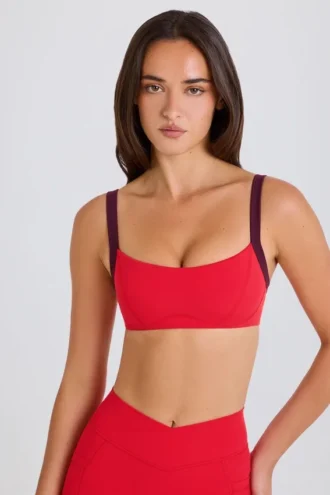 Sutien sport Soft Active cu bordură contrastantă, în culoarea roșu căpșună