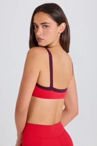 Sutien sport Soft Active cu bordură contrastantă, în culoarea roșu căpșună