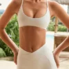 Sutien sport Soft Active cu bretele încrucișate la spate, culoare crem