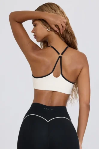 Sutien sport Soft Active cu decolteu în formă de inimă, alb