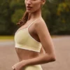 Sutien sport Soft Active cu decolteu în formă de inimă și contrast, în culoarea galben deschis Sutien sport Soft Active cu decolteu în formă de inimă și contrast, în culoarea galben deschis