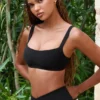 Sutien sport Soft Active cu detalii de cusături, negru Sutien sport Soft Active cu detalii de cusături, negru