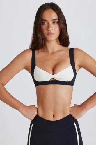 Sutien sport Soft Active cu partea din față răsucită, negru