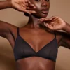 Sutien triunghiular din plasă moale, cu un singur strat, de la Intimates, în culoarea negru Sutien triunghiular din plasă moale, cu un singur strat, de la Intimates, în culoarea negru