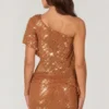 Top asimetric cu un umăr, cu ornamente, Callista, în culoarea bronz Top asimetric cu un umăr, cu ornamente, Callista, în culoarea bronz