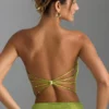 Top bandeau Nanaka cu bretele ornamentate în spate, în verde pară Top bandeau Nanaka cu bretele ornamentate în spate, în verde pară