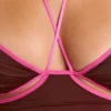Top cami Rocio cu bordură contrastantă în maro ciocolată Top cami Rocio cu bordură contrastantă în maro ciocolată