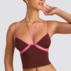 Top cami Rocio cu bordură contrastantă în maro ciocolată Top cami Rocio cu bordură contrastantă în maro ciocolată