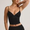 Top camisole Elma cu decolteu în V și volane, din TENCEL™ Modal, negru Top camisole Elma cu decolteu în V și volane, din TENCEL™ Modal, negru