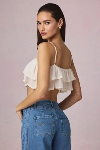 Top camisole scurt cu volane Lacie, de culoare ivoriu
