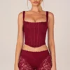 Top corset cu șireturi Jemara în roșu cireș Top corset cu șireturi Jemara în roșu cireș
