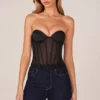 Top corset cu șireturi Zoa Bandeau în negru Top corset cu șireturi Zoa Bandeau în negru