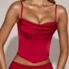 Top corset din satin cu guler înalt și șireturi Eirwen, în roșu intens Top corset din satin cu guler înalt și șireturi Eirwen, în roșu intens