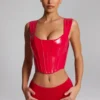 Top corset din vinil cu șireturi Lamiya în roșu aprins