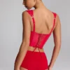 Top corset din vinil cu șireturi Lamiya în roșu aprins