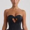 Top corset fără bretele cu decupaj în formă de inimă și ornamente Amora, negru