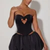 Top corset fără bretele cu decupaj în formă de inimă și ornamente Amora, negru